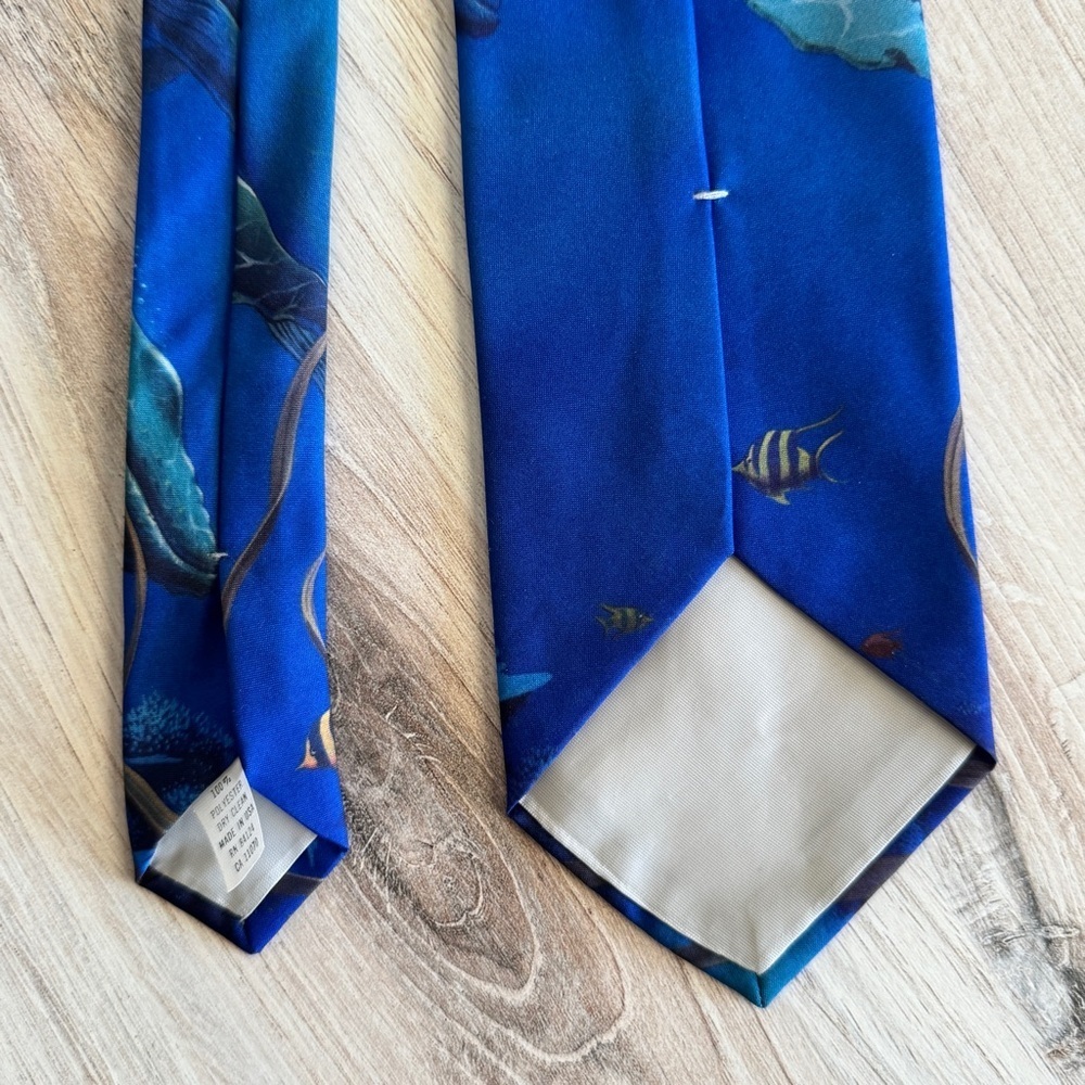 Vintage 1994 Ralph Marlin Humpback Whale Tie | Ocean Sea Life Novelty Necktie | - Picture 3 of 3